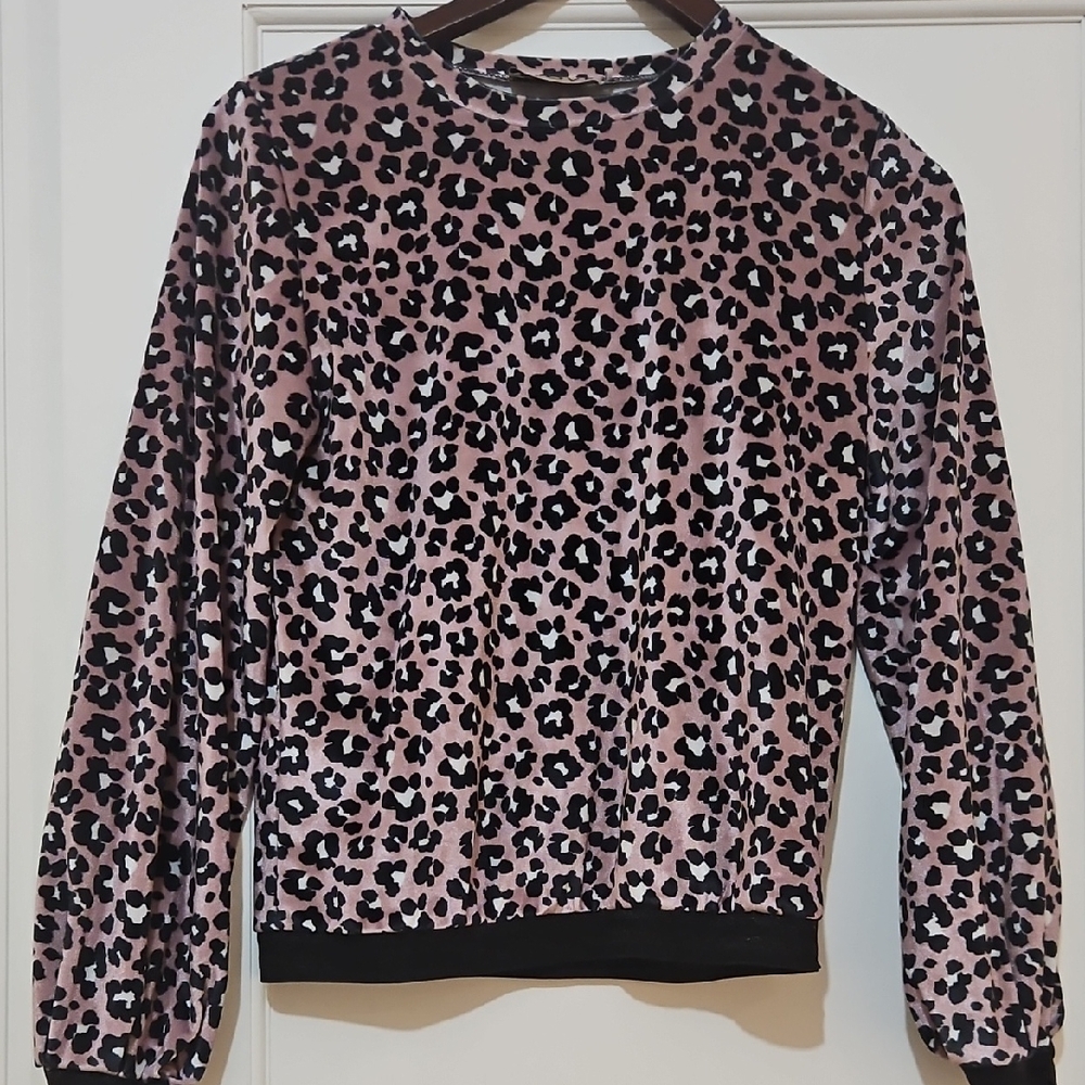 T2 Love Leopard Print Crew Neck Sweater in Pink and Black